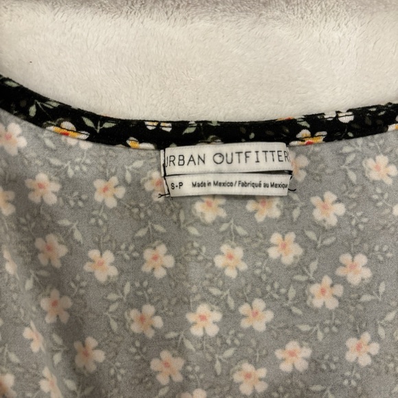 Urban Outfitters daisy flower romper - Picture 4 of 4